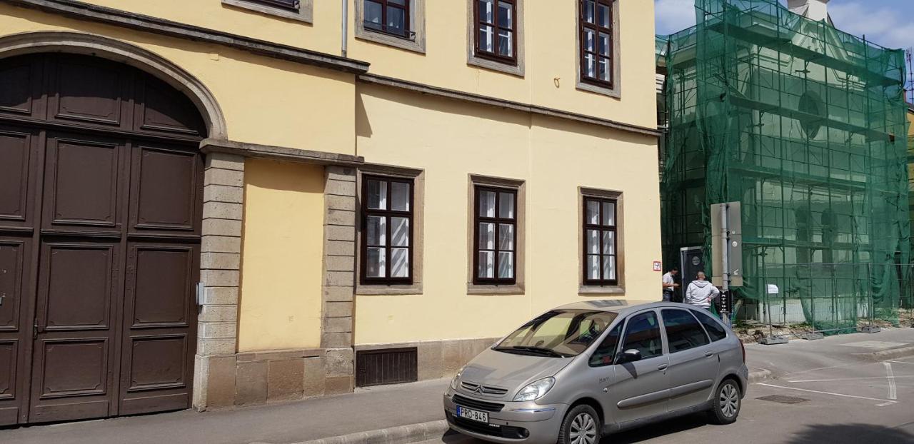 Pr Apartman Έγκερ Εξωτερικό φωτογραφία